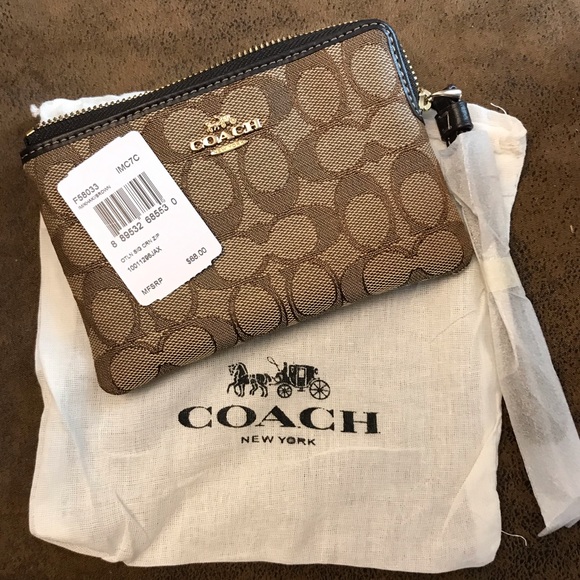 Coach Corner Zip Wristlet 💕Price Firm